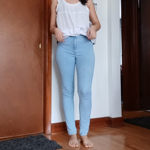 ⚡️SALE⚡️Nasty Gal Light Semi-Acid Wash Skinny Jeans - Picture 2 of 14